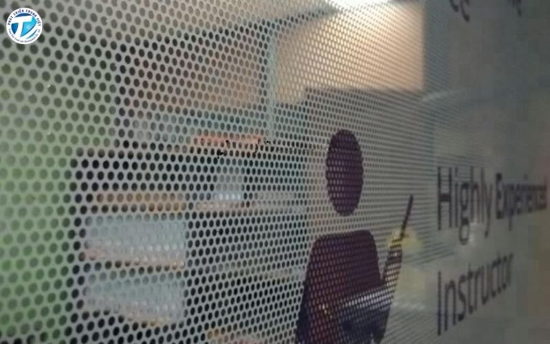 Decal lưới dán ngược là loại decal lưới được in mặt ngược 